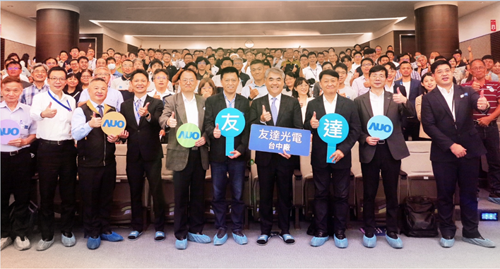 友達以太陽能解決方案領航者，跨足建築領域，4日在台中廠區舉辦「光電建築一體化研討會」，邀請產業先驅共同推動綠化，打造新一代智慧綠建築。